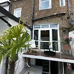Lovely Ground Floor Studio In West London
