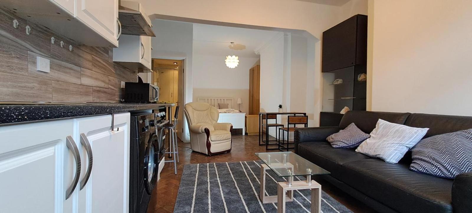 Lovely Ground Floor In West *