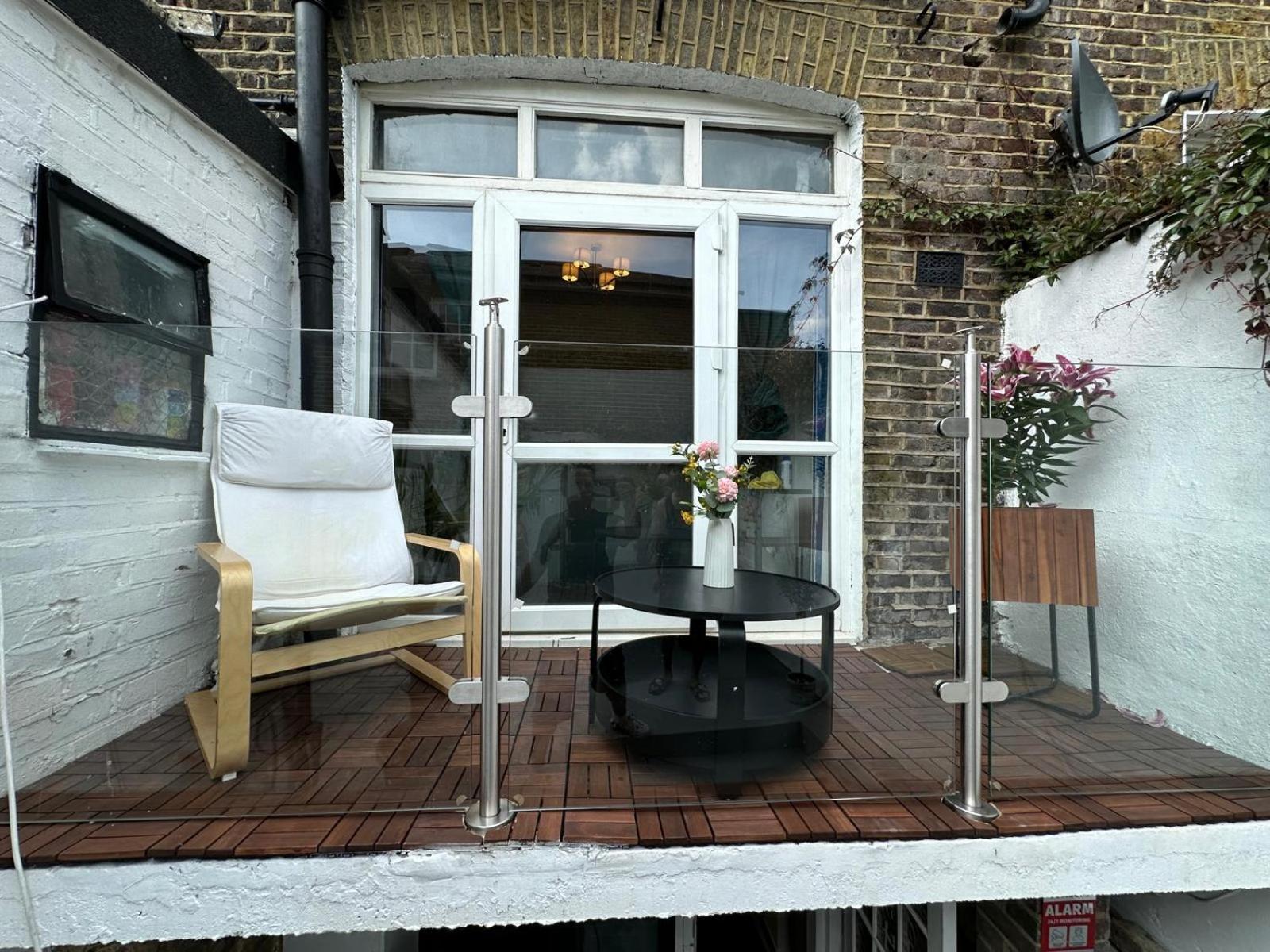 Lovely Ground Floor In West * Londra